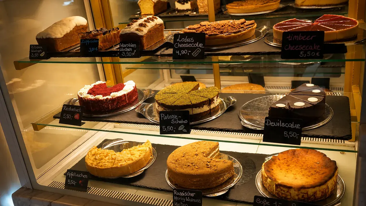 Kuchenvitrine Cafe Evra